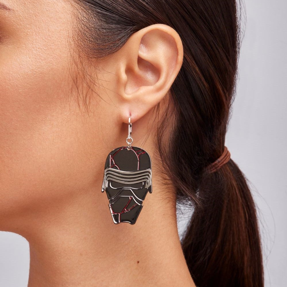 Couture_Kingdom_Disney_Star_Wars_Kylo_Ren_Drop_Earrings_On_Model